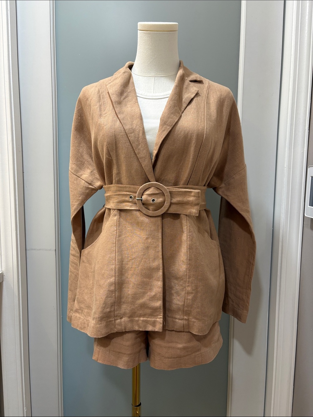 VETTA Camel Belted Linen-Blend Blazer